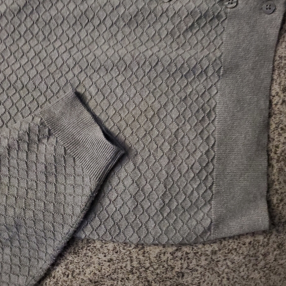 LORD AND TAYLOR SWEATER - Picture 4 of 5